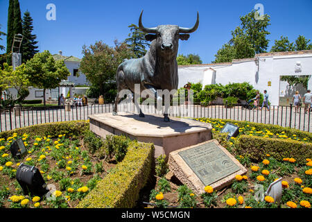 Statue de Bull à Ronda, Espagne Banque D'Images