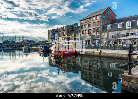 Le port de Sutton Sutton, autrefois connu sous le nom de piscine, est le port d'origine de la ville de Plymouth le quartier de Barbican historique dans le Devon, en Angleterre. UK. Banque D'Images