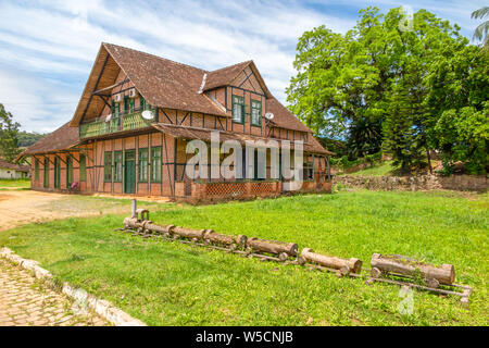 Maison ancienne dans le style à colombages Banque D'Images