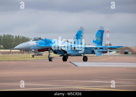 Sokhoi Su-27P 'Flanker' vu être prêt pour décoller à RAF Fairford pour le 2019 RIAT Banque D'Images