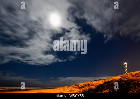 Bunbury phare de nuit avec les étoiles et la Lune Ciel l'ouest de l'Australie Banque D'Images