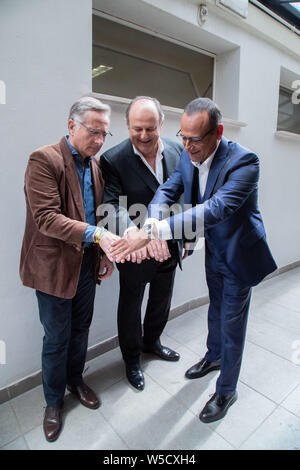 Paolo Bonolis Carlo Conti et Jerry Scotti Maurizio Costanzo assiste au Show Banque D'Images