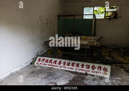 L'immeuble de bureaux abandonnés de la Fisherman's Ma Wan Mieux Vivre Co-operative Society, Hong Kong Banque D'Images