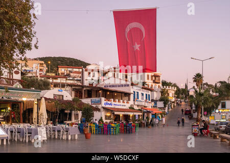 Place principale de la ville méditerranéenne Kas en Turquie. Banque D'Images