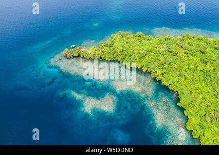 Vue aérienne des îles de Kimbe Bay, New Britain, Papouasie Nouvelle Guinée Banque D'Images