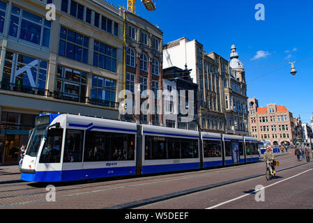 Les Trams à Amsterdam, Pays-Bas Banque D'Images