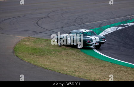 Trophée transatlantique : Qualification pour la pré '66 voitures de tourisme à Silverstone Classic Banque D'Images