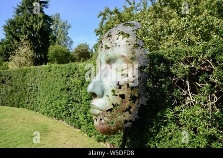 Feuille géante sculpture face à Kew gardens london uk Banque D'Images