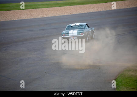 Trophée transatlantique : Qualification pour la pré '66 voitures de tourisme à Silverstone Classic Banque D'Images