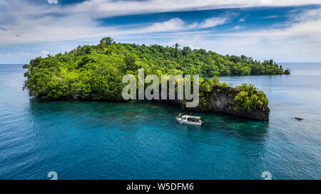 Vue aérienne des îles de Kimbe Bay, New Britain, Papouasie Nouvelle Guinée Banque D'Images