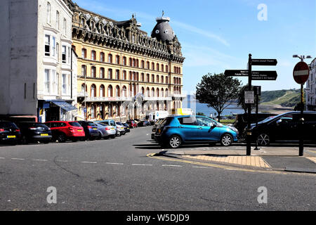 Scarborough, Yorkshire, UK. Le 23 juillet 2109. Le site historique du Grand Hôtel debout sur les falaises surplombant la mer à Scarborough, à Yorks. Banque D'Images