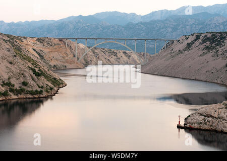 Pont Maslenica sur l'autoroute A1 près de Zadar, Croatie Banque D'Images