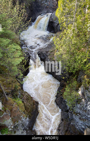 Chutes d'eau en cascade River State Park, le long de la rive nord du lac Supérieur, Minnesota - Le parc a été mis au point par le Civilian Conservation Corps C Banque D'Images