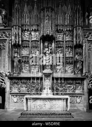 RETABLO MAYOR REALIZADO EN ALABASTRO POLICROMADO entre los años 1426 y 1433 - ESCENAS DE LA VIDA DE LA VIERGE DE SANTA TECLA Y DE SAN PABLO. Auteur : JOHAN PERE O JOAN PERE. Emplacement : CATEDRAL-intérieur. Tarragone. L'ESPAGNE. Banque D'Images