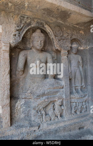 L'Inde, Maharashtra, Ajanta, les grottes d'Ajanta. Détail de mur en pierre orné de sculptures. L'UNESCO. Banque D'Images