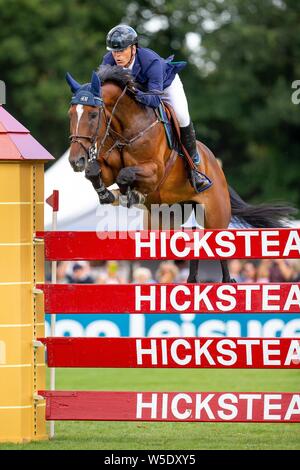 Hickstead, West Sussex, UK. 28 juillet 2019. 2e place Peder Fredricson (SWE) équitation. Zacremento Le BHS Longines Le Roi George V Coupe d'or au Royal International Horse Show. Credit : Sport en images/Alamy Live News Banque D'Images