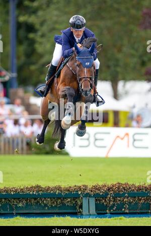 Hickstead, West Sussex, UK. 28 juillet 2019. 2e place Peder Fredricson (SWE) équitation. Zacremento Le BHS Longines Le Roi George V Coupe d'or au Royal International Horse Show. Credit : Sport en images/Alamy Live News Banque D'Images