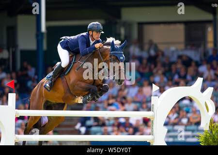 Hickstead, West Sussex, UK. 28 juillet 2019. 2e place Peder Fredricson (SWE) équitation. Zacremento Le BHS Longines Le Roi George V Coupe d'or au Royal International Horse Show. Credit : Sport en images/Alamy Live News Banque D'Images