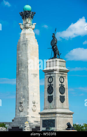 La guerre et de la Marine royale des monuments nationaux Armada sur le front de mer de Plymouth Hoe, sur la côte sud du Devon, Angleterre. UK. Banque D'Images