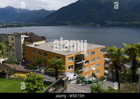 Appartements modernes avec vue sur le Lac Majeur à Locarno sur la partie italienne de la Suisse Banque D'Images