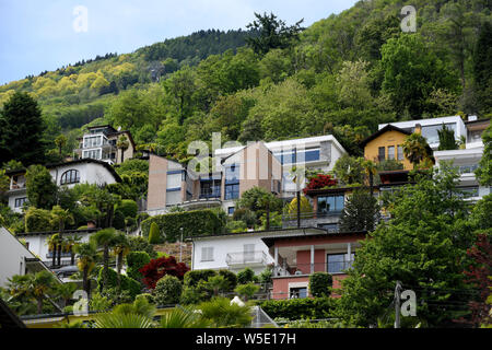 Appartements modernes avec vue sur le Lac Majeur à Locarno sur la partie italienne de la Suisse Banque D'Images