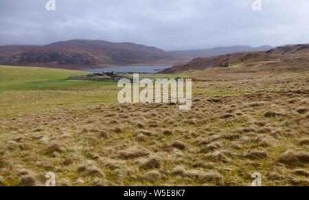 Sandwood Bay, Sutherland côte de NW de l'Écosse. Connu pour ses 1 km de long Beach, près de Cape Wrath. Au-delà des grandes dunes se trouve un loch d'eau douce. Banque D'Images