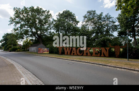 Le Wacken, Deutschland. 27 juillet, 2019. Le Wacken, Allemagne 01.08. - 03.08.2019 : Wacken Open Air - WAO - 2019 Le festival lui-même, mais aussi le village de Wacken dans le Schleswig-Holstein se préparent à la tempête de l'fans à partir d'aujourd'hui. Utilisation dans le monde entier | Credit : dpa/Alamy Live News Banque D'Images