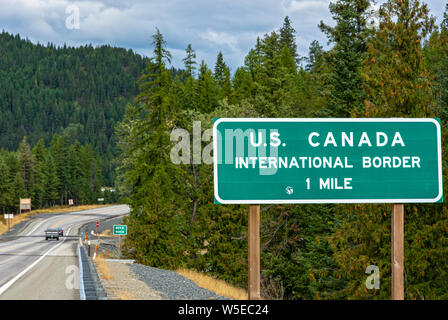 Le Canada, la Colombie-Britannique, l'autoroute 95 en direction sud sur les vers les États-Unis dans l'Idaho Banque D'Images