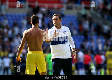 Reading, UK. 28 juillet, 2019. Frank Lampard, le manager de Chelsea (à droite) après la pré-saison match amical de football, lecture v Chelsea au stade Madejski en lecture le dimanche 28 juillet 2019. Ce droit ne peut être utilisé qu'à des fins rédactionnelles. Usage éditorial uniquement, licence requise pour un usage commercial. Aucune utilisation de pari, de jeux ou d'un seul club/ligue/dvd publications. Photos par Tom Smeeth/Andrew Orchard la photographie de sport/Alamy live news Crédit : Andrew Orchard la photographie de sport/Alamy Live News Banque D'Images