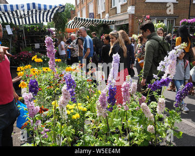 Voir à la populaire le long de la Columbia Road Flower Market à Bethnal Green à Londres Banque D'Images