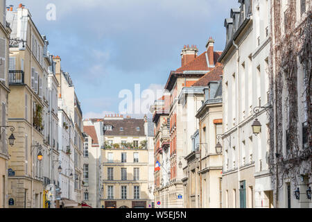 Les rues et les bâtiments dans le Marais, Paris Banque D'Images