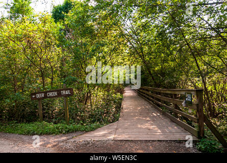 Le Deer Creek Trail sign in Frick Park, Pittsburgh, Pennsylvanie, USA en été. Frick Park possède plus de 17 kilomètres de sentiers à l'intérieur des limites de l' Banque D'Images