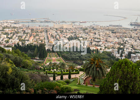 Bah je Lieux saints à Haïfa et en Galilée occidentale - Israël, vue panoramique depuis la terrasse supérieure de la ville, le temple et la baie de Haïfa. Terrasses de t Banque D'Images