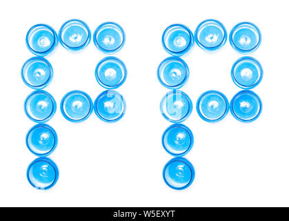 Désignation signe des pots en plastique bleu sur fond blanc, le mot PP, polypropylène, isoler, la pollution en plastique Banque D'Images