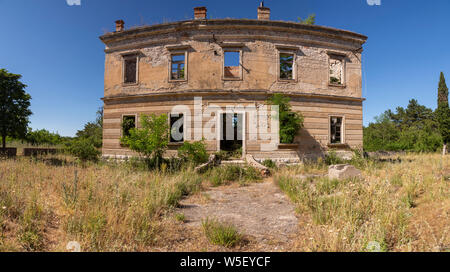 Maison abandonnée à l'abandon à Vrbnik, Croatie Banque D'Images