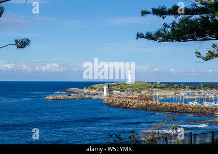 Port et Phare Wollongong Banque D'Images