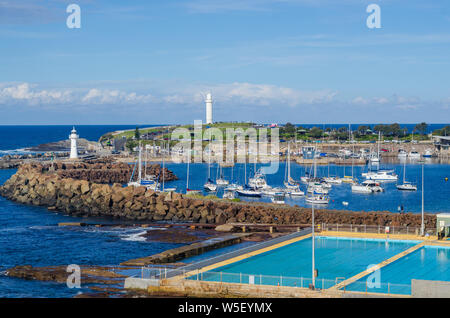 Port et Phare Wollongong Banque D'Images