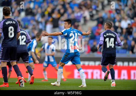 Wu Lei de RCD Espanyol, deuxième à droite, réagit au cours de la 26e match de la Liga contre le Real Valladolid à RCDE Stadium à Barcelone, Espagne, 2 Mar Banque D'Images