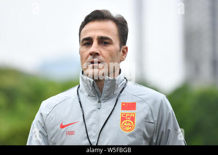 Nouvel entraîneur-chef Fabio Cannavaro de Chinese national men's football team prend part à une session de formation pour le match d'ouverture contre la Thaïlande nationa Banque D'Images