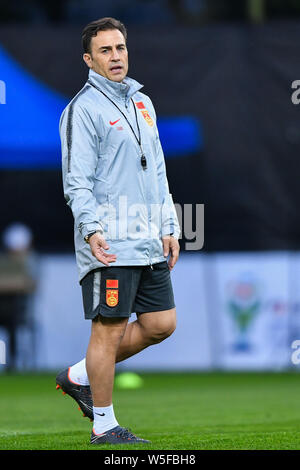 Nouvel entraîneur-chef Fabio Cannavaro de Chinese national men's football team prend part à une session de formation pour le match d'ouverture contre la Thaïlande nationa Banque D'Images