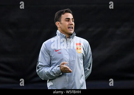 Nouvel entraîneur-chef Fabio Cannavaro de Chinese national men's football team prend part à une session de formation pour le match d'ouverture contre la Thaïlande nationa Banque D'Images