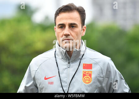 Nouvel entraîneur-chef Fabio Cannavaro de Chinese national men's football team prend part à une session de formation pour le match d'ouverture contre la Thaïlande nationa Banque D'Images