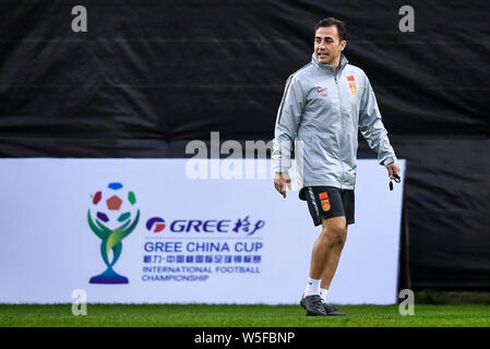 Nouvel entraîneur-chef Fabio Cannavaro de Chinese national men's football team prend part à une session de formation pour le match d'ouverture contre la Thaïlande nationa Banque D'Images