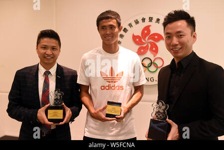 Hong Kong tycoon Timothy Tsun-Ting Fok, président de la Fédération des Sports et Comité olympique de Hong Kong, assiste à une cérémonie de remise de prix à Hong Kong, Banque D'Images