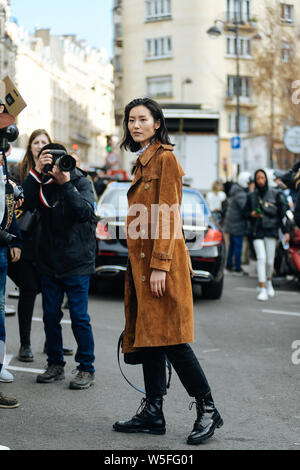 Modèle chinois Liu Wen arrive pour la Chole fashion show Womenswear Fashion Week de Paris Automne-hiver 2019/2020 à Paris, France, 28 février 2019 Banque D'Images