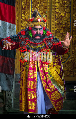 Barongan est une danse traditionnelle dans la mythologie de Bali. Il est le roi des esprits, leader des hôtes de bon, et ennemi de Rangda Banque D'Images