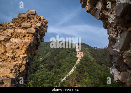 Paysage de la Grande Muraille de Zhuangdaokou, une des plus sauvages régions de la Grande Muraille de Chine, à Huairou district, Beijing, Chine, 21 mai 2016. Banque D'Images