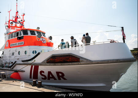 Wilhelmshaven, Allemagne. 28 juillet, 2019. Les visiteurs sont le jour de la mer sauvetage sauveteurs de la Société allemande pour le sauvetage des naufragés sur la côte de Wilhelmshaven sur la sea rescue cruiser 'Bernhard Gruben'. Credit : Mohssen Assanimoghaddam/dpa/Alamy Live News Banque D'Images