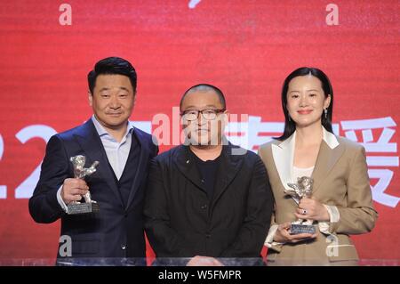 (De gauche) acteur CHINOIS WANG Xiaoshuai Wang Jingchun, directeur, et l'actrice Yong Mei assister à une conférence de presse pour la FIM 'So Long, mon fils' à Beiji Banque D'Images