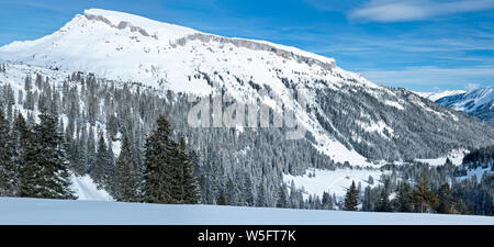 L'Autriche, la vallée de Kleinwalsertal (peu), Walser Allgau Alpes, le Schwarzwasserhutte Schwarzwassertal vallée, à partir de 1651 (m), sur la gauche : Hoher Ifen (2230 m) Banque D'Images